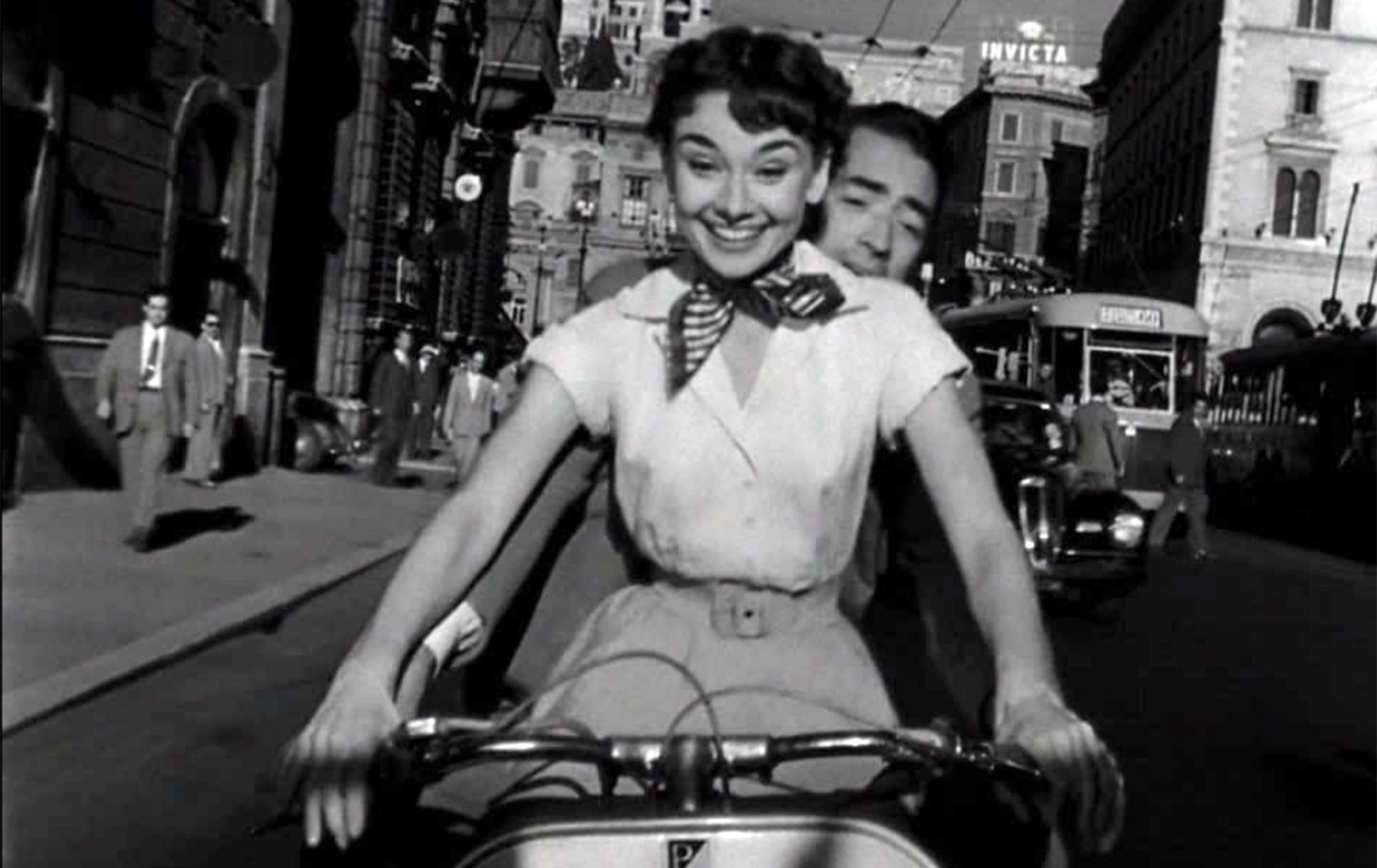 Ікона стилю: 5 культових образів Одрі Хепберн, які ніколи не вийдуть із моди